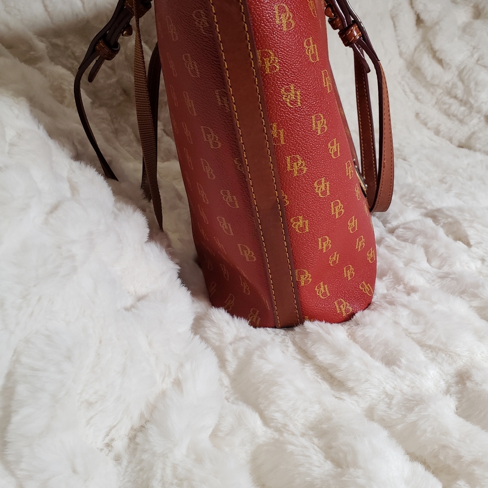 Dooney &Bourke